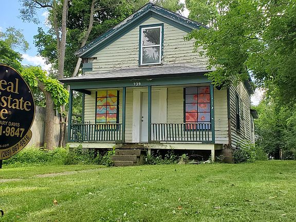 2nd image of 739 McCourtie St