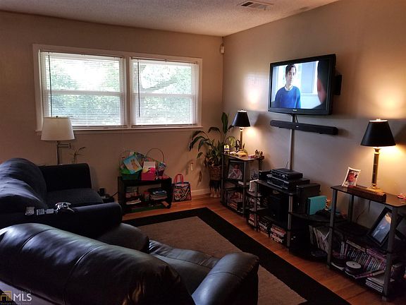 3rd image of 5722 Jefferson Ave