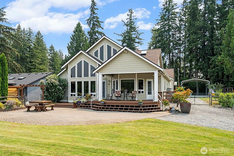 4th image of 32608 Benbow Drive E