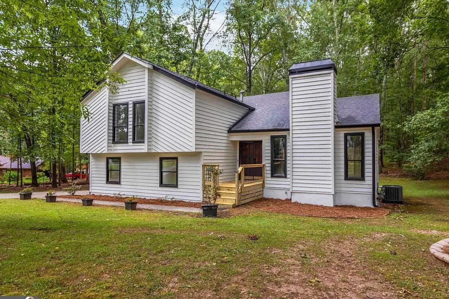 4 bed, 3.0 bath, 1800 sqft, $1,318 — Photo 1