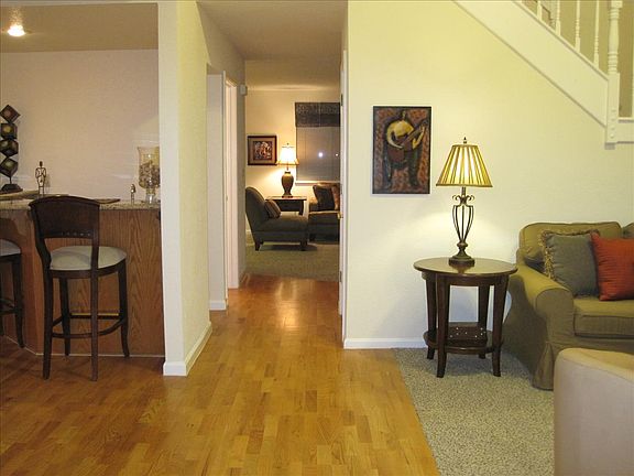 3rd image of 691 E Carolina St