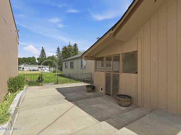 4th image of 154 15th St