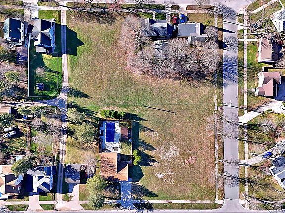 3rd image of E Division St