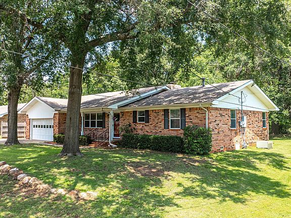 4th image of 807 Circle Dr