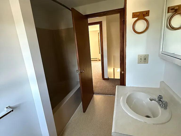 1319 Forest Ave — Photo 5