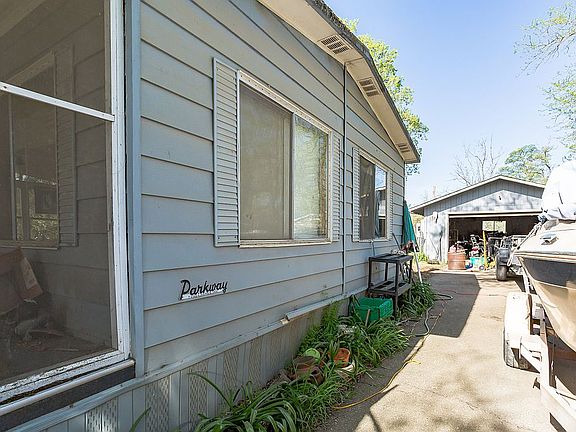 2nd image of 12154 Thelma Ln