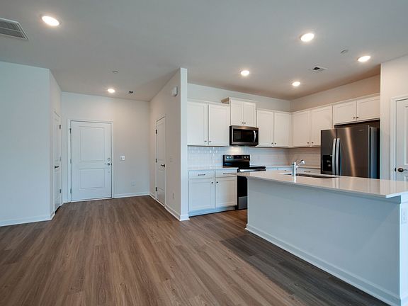 3rd image of 7133 Mapleside Ln