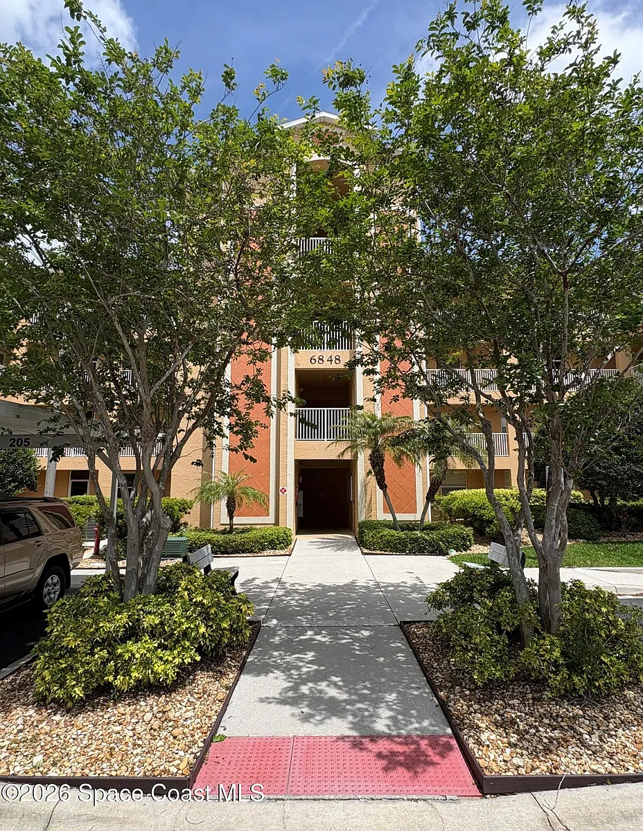 Building Photo - 6848 Toland Dr #406