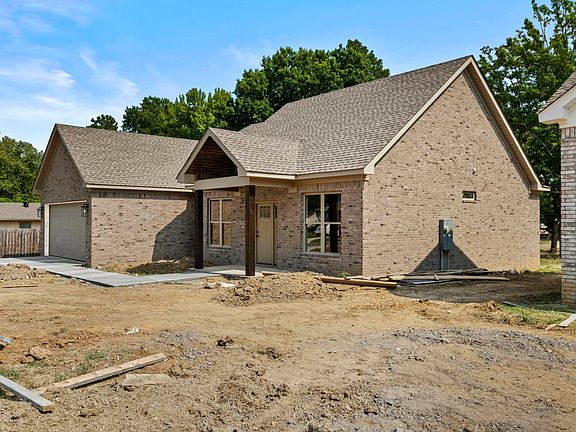 4th image of 103 Bradford Dr