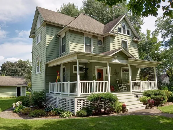 150 N Elm St, Waterman, IL 60556