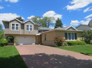 1112 E Greenwood Dr, Mount Prospect, IL 60056