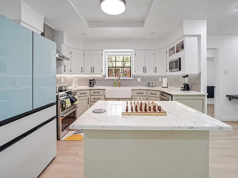 9090 Meadowcrest St — Photo 36