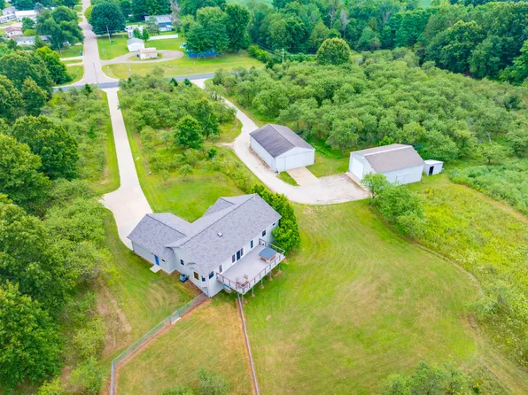 50360 29 1/2 St, Paw Paw, MI 49079