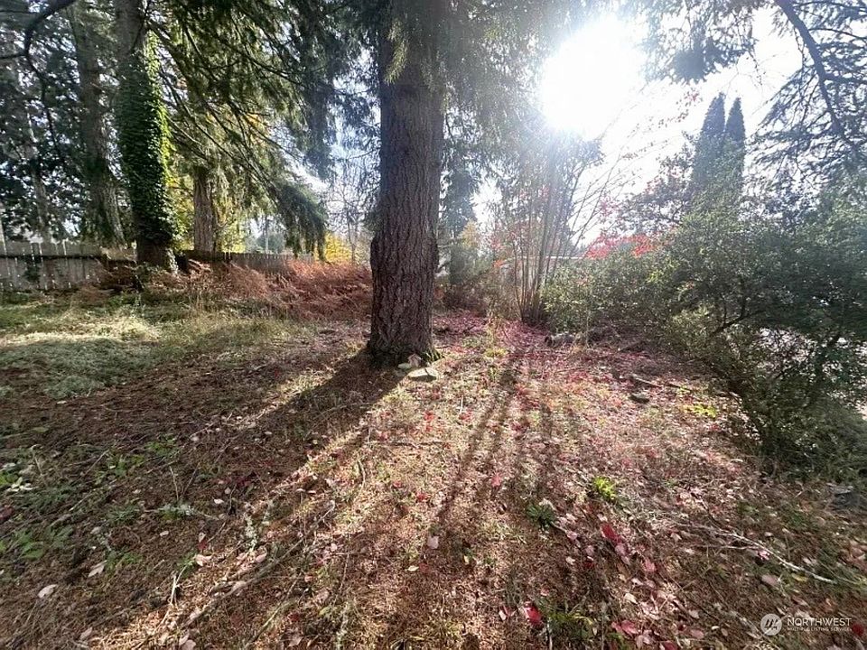 2nd image of 21 SE Foxglove Avenue