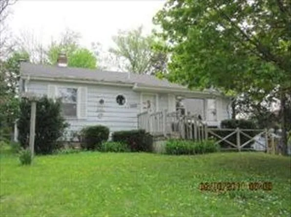 1834 S 3rd Pl, St Charles, IL 60174