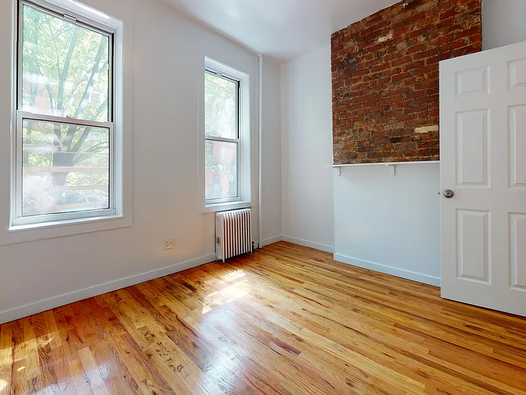 125 E 7th St #2W — Photo 7