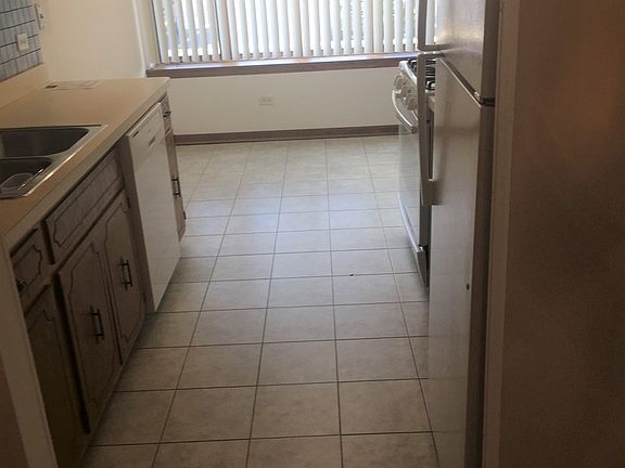 5th image of 5016 Circle Ct APT 1102