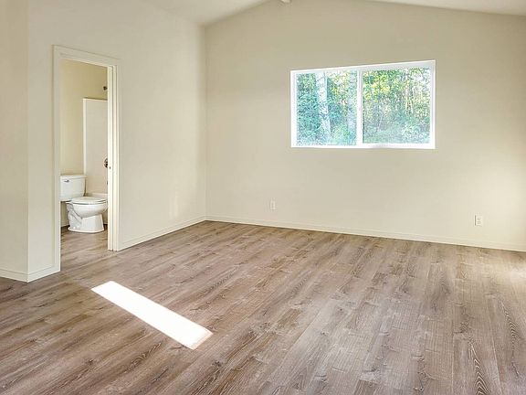4th image of 15-2708 Manalo St