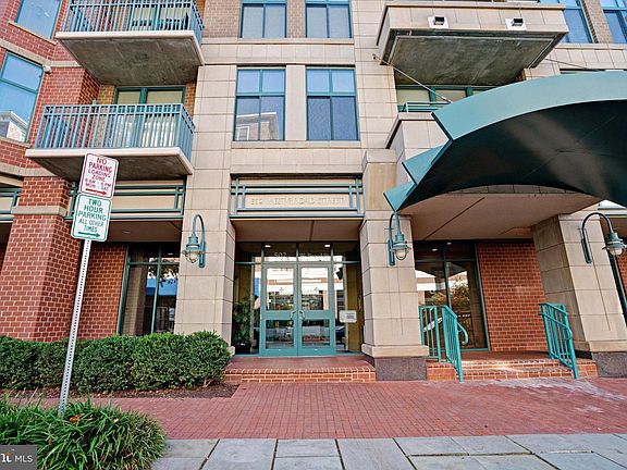 2nd image of 502 W Broad St APT 210