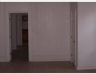 4th image of 2604 Lasalle St