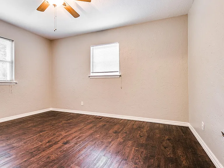 316 Rosewood Dr — Photo 18
