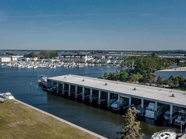 400 Pine St APT 8, Spring Lake, MI 49456