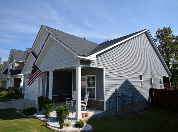 3rd image of 827 Erika Ln