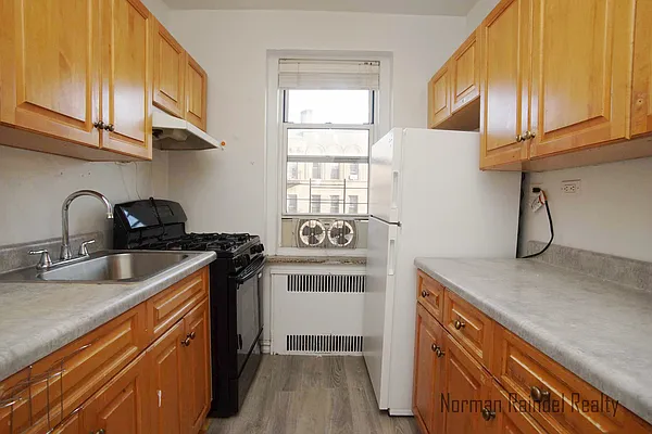 Rented by Norman Raindel, LREB | media 39