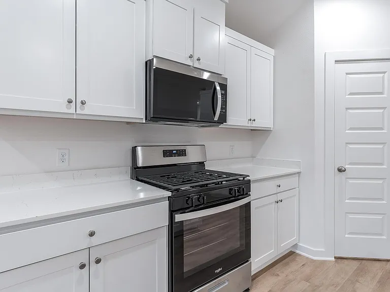 138 S Maroon Ave — Photo 10
