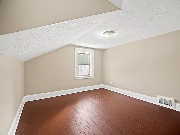 153 Henry St — Photo 11