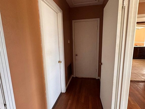 5th image of 809 W Semands St