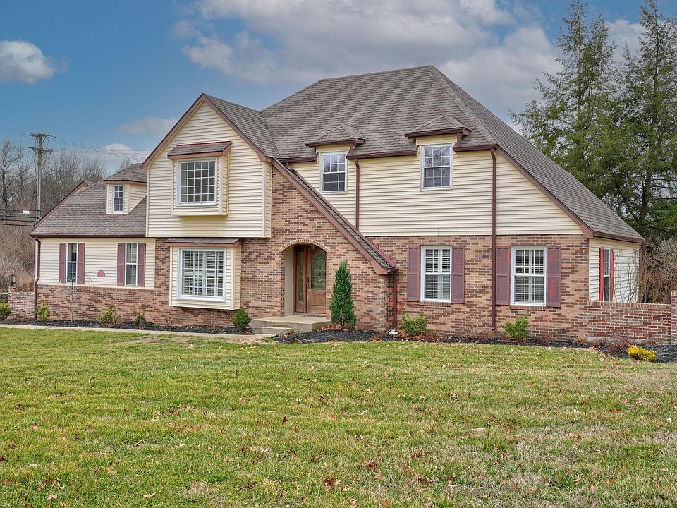 1st image of 11 Lynnway Dr