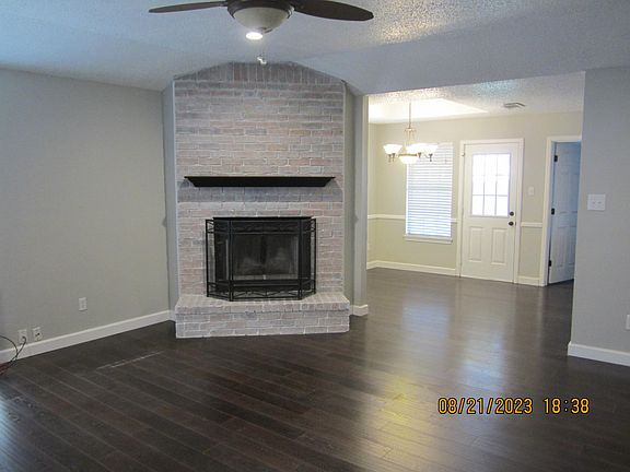 4th image of 928 Meadowlark Dr