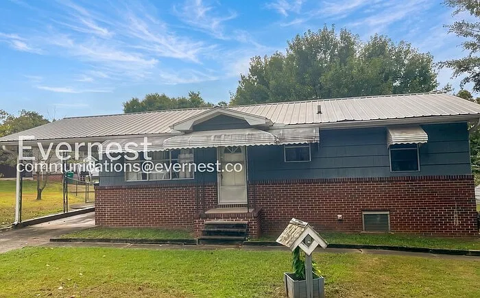 2 bed, 1.0 bath, 970 sqft, $1,095 — Photo 1