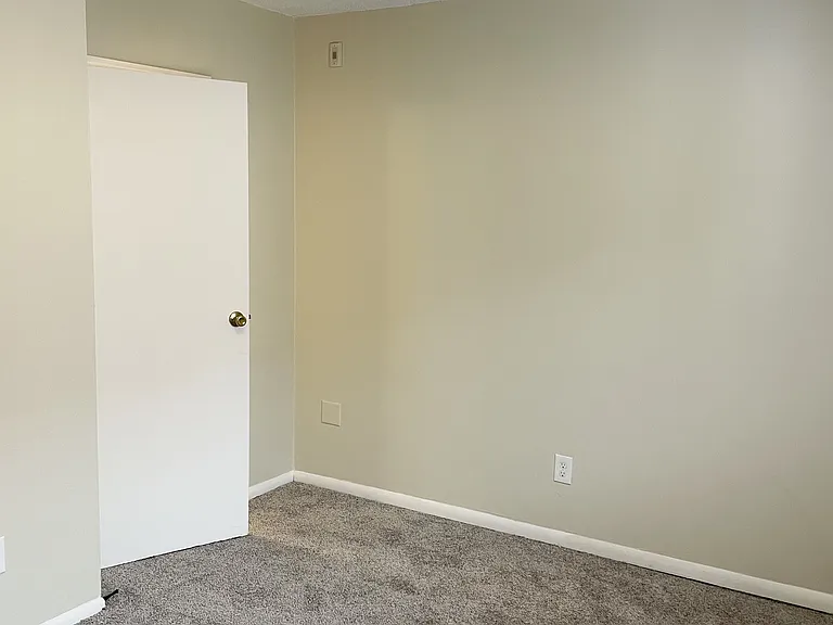 Sullivan Lake Apartments — Photo 17