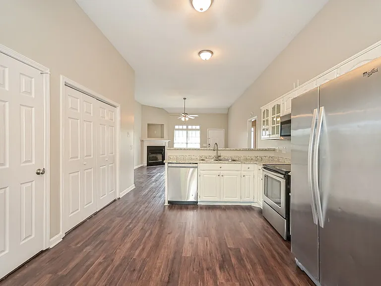 604 Parrish Pl — Photo 8