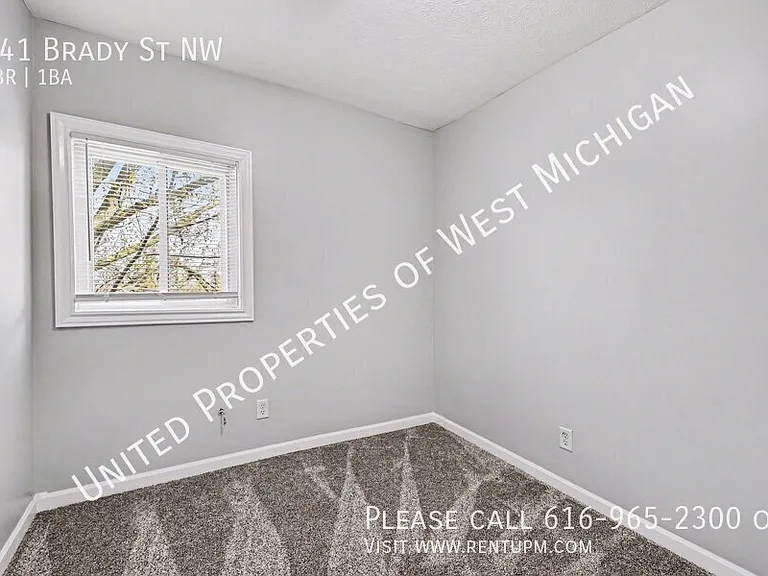 341 Brady St NW — Photo 11