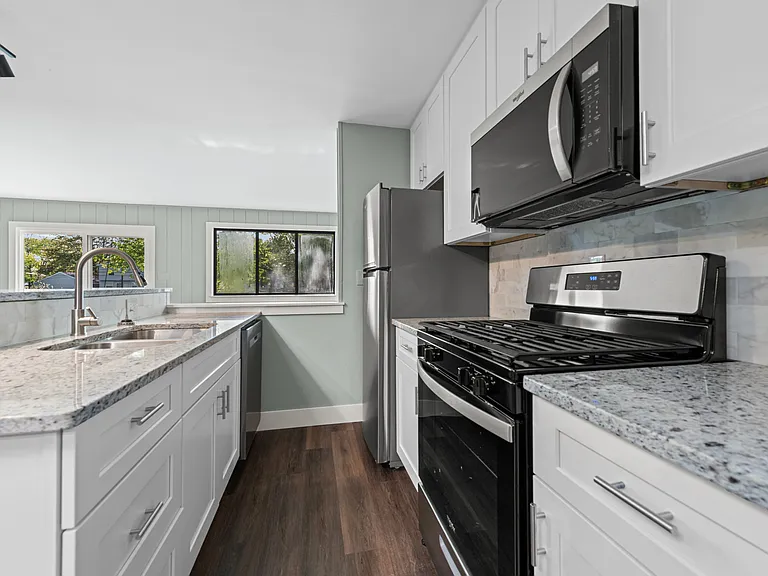 29131 Coolidge St — Photo 2