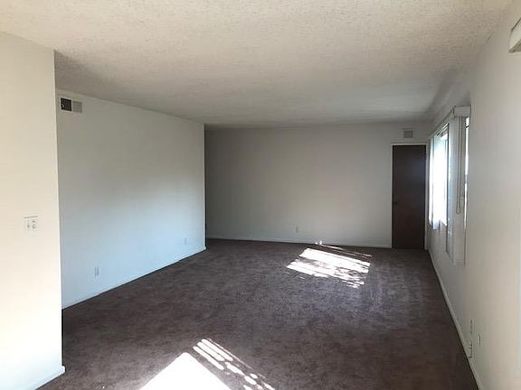 4th image of 10644 Bloomfield St APT 4