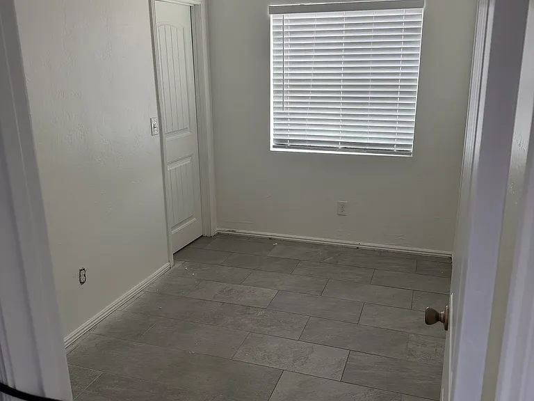 1006 E Polk St #1 — Photo 6