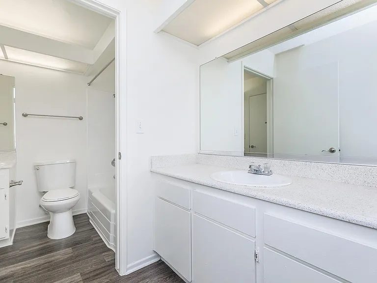 Country Hills Apartment Homes — Photo 33