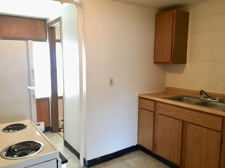 Maple Court — Photo 12