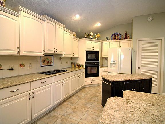 5th image of 3253 Mundelein Pl