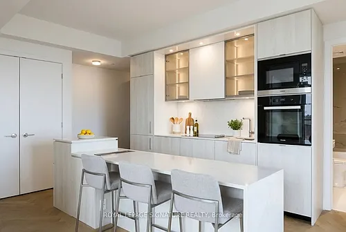 11 Yorkville Ave #3602 Photo 1