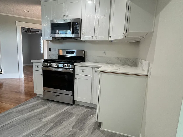 171 N Mayflower Ave — Photo 13