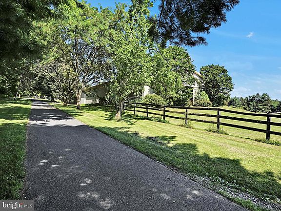 3rd image of 375 Mount Zion Rd