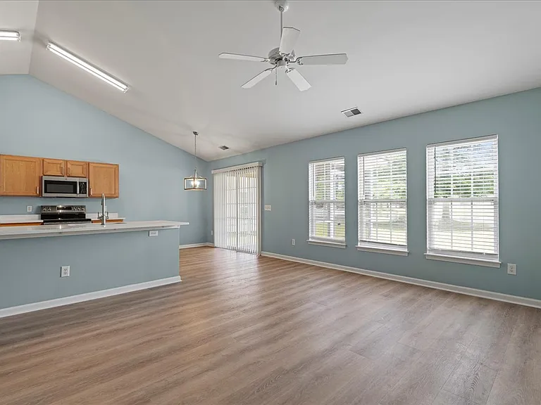 12 Torrey Ln — Photo 3
