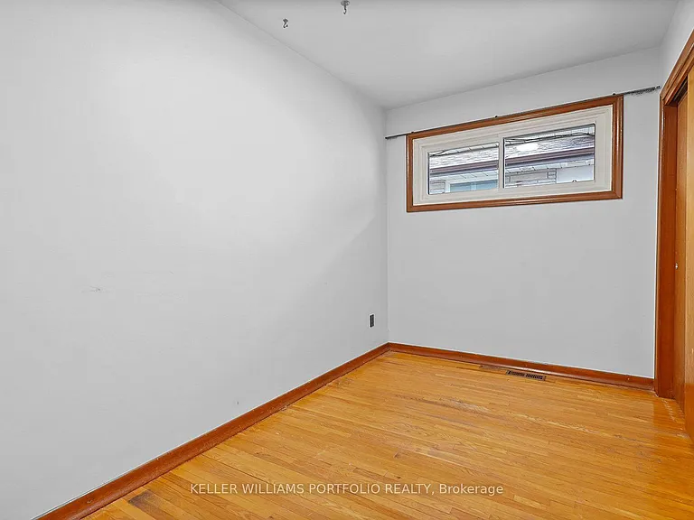 68 Athabasca St — Photo 16
