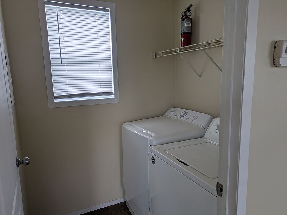 1st image of 130 Nixon Dr #130