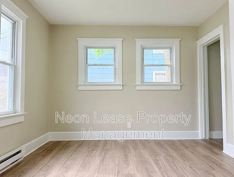 102 Montgomery St — Photo 3